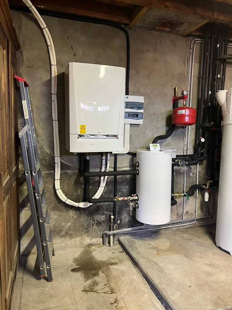 Entreprise climatisation Lyon - pose unité intérieure en salon